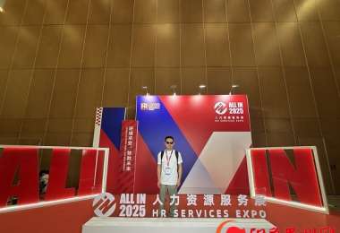 身殘志堅筑大愛——記安順市鎮寧自治縣勵志助殘創業者尹寧云 ... ...