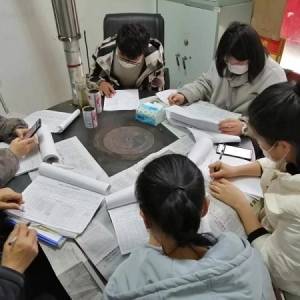 他們用青春、熱情踐行“00”后的責任與擋擔 —鎮(zhèn)寧縣馬廠鎮(zhèn)張官村抗疫大學生自愿者