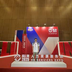 身殘志堅筑大愛——記安順市鎮寧自治縣勵志助殘創業者尹寧云